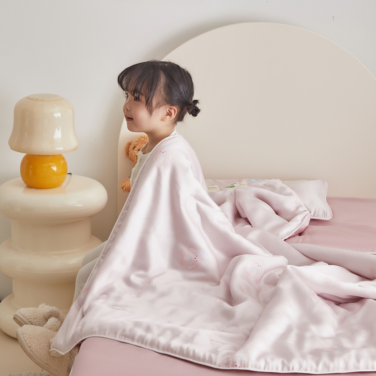 91家纺网 家纺一手货源 找家纺 荷马之梦 2026新款A类60s兰精天丝原创手绘卡通大豆纤维儿童夏被 米米兔