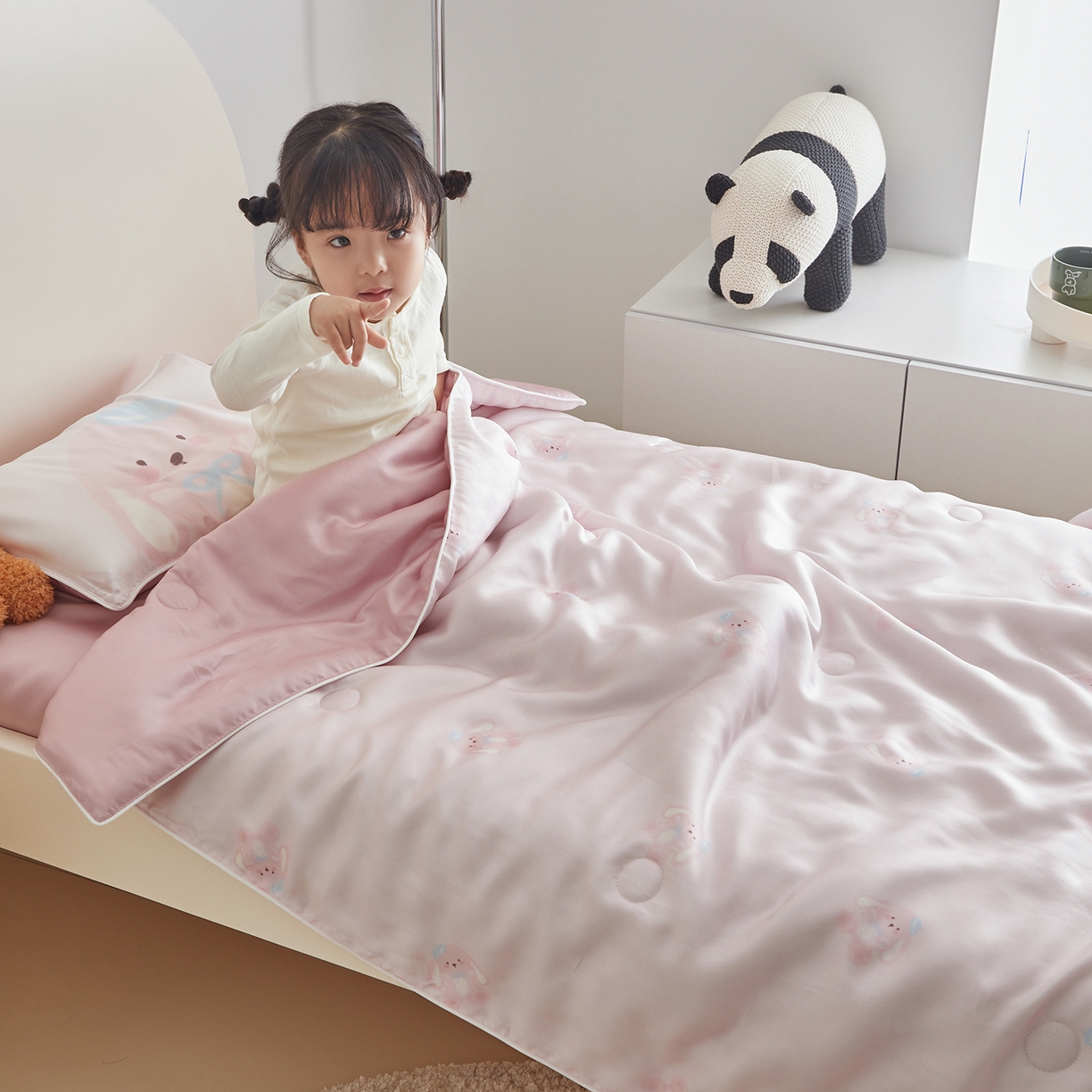 91家纺网 家纺一手货源 找家纺 荷马之梦 2026新款A类60s兰精天丝原创手绘卡通大豆纤维儿童夏被 米米兔