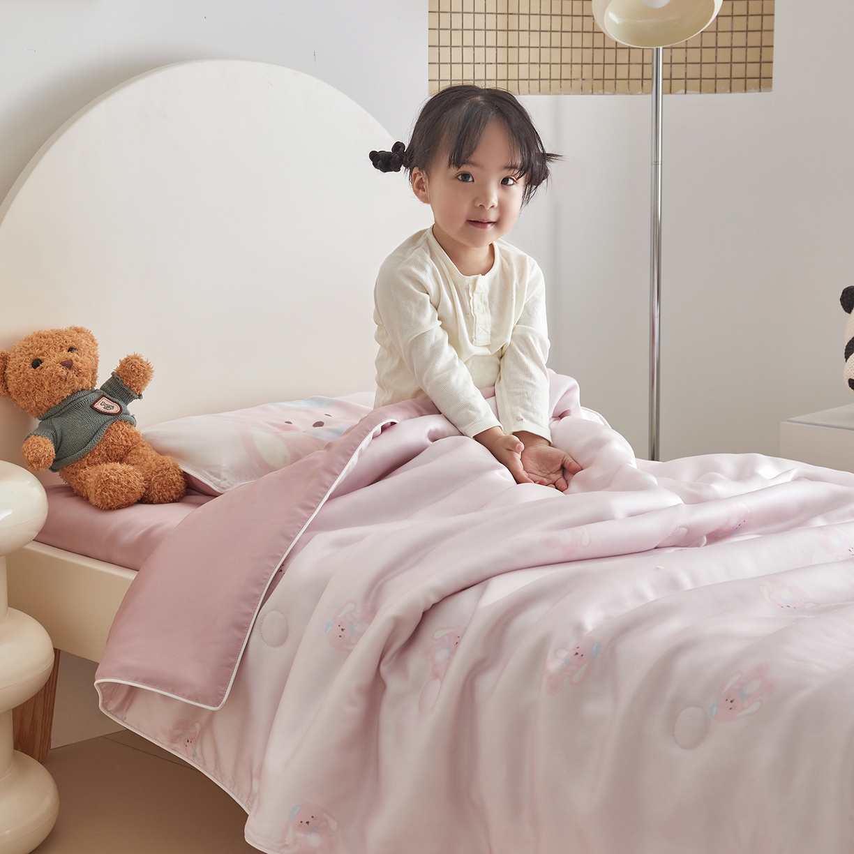 91家纺网 家纺一手货源 找家纺 荷马之梦 2026新款A类60s兰精天丝原创手绘卡通大豆纤维儿童夏被 米米兔