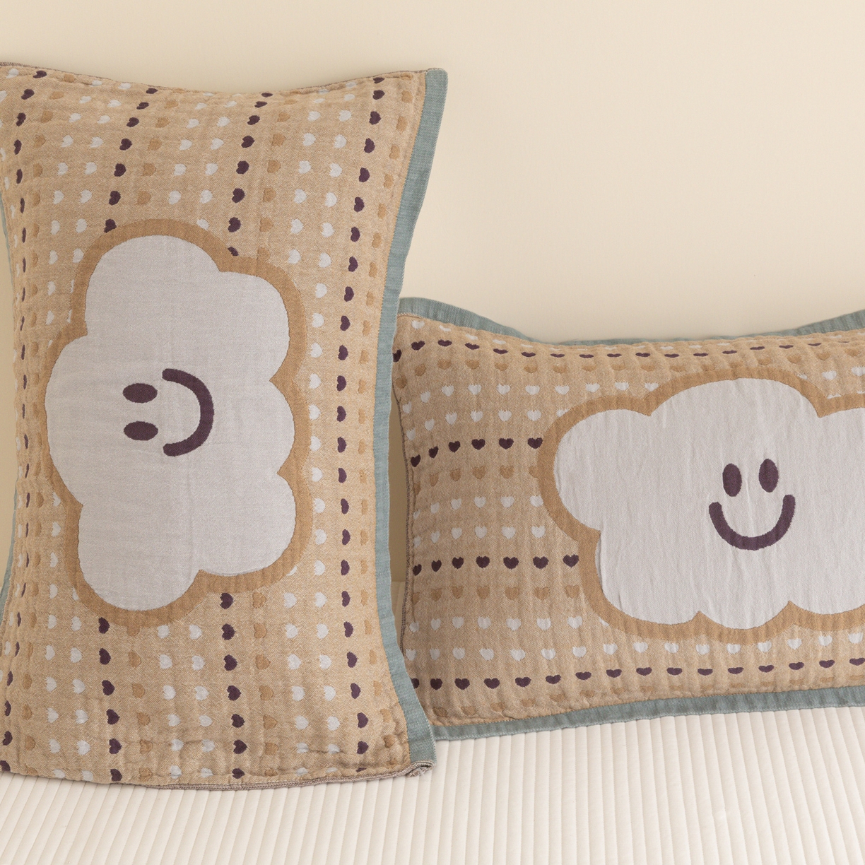 91家纺网 家纺一手货源 找家纺 乐家毛巾被（工厂自产自销） 2026新款四层色织全棉提花纱布软萌枕巾 开心云朵