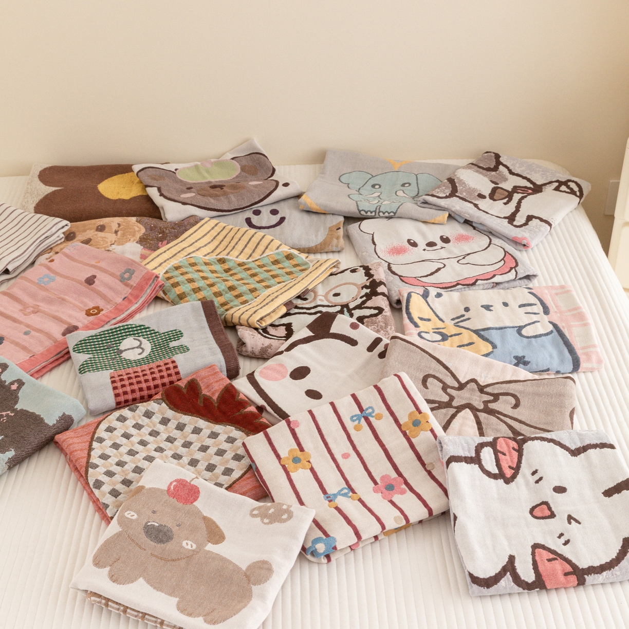 91家纺网 家纺一手货源 找家纺 乐家毛巾被（工厂自产自销） 2026新款四层色织全棉提花纱布软萌枕巾 组合图