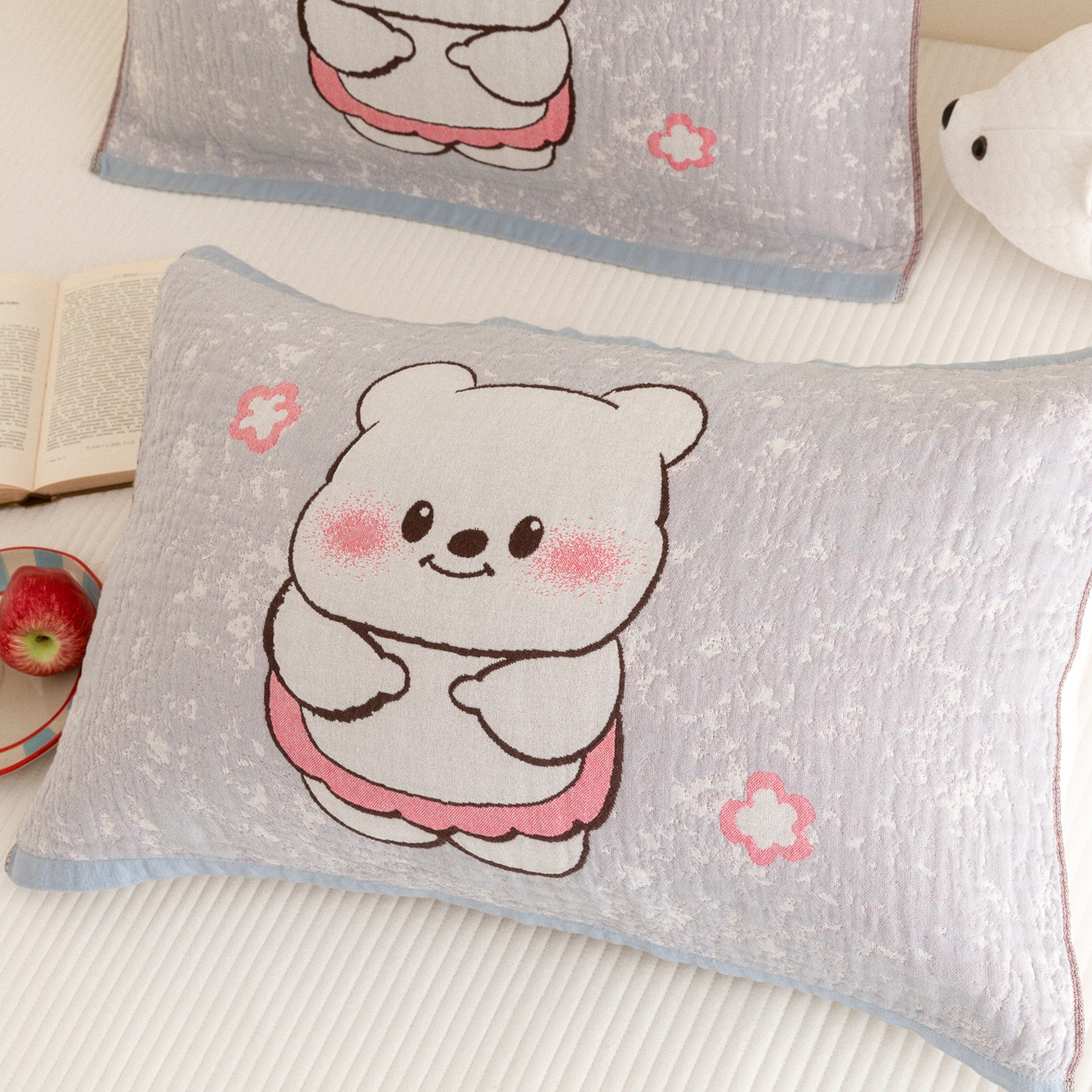 91家纺网 家纺一手货源 找家纺 乐家毛巾被（工厂自产自销） 2026新款四层色织全棉提花纱布软萌枕巾 花花小熊