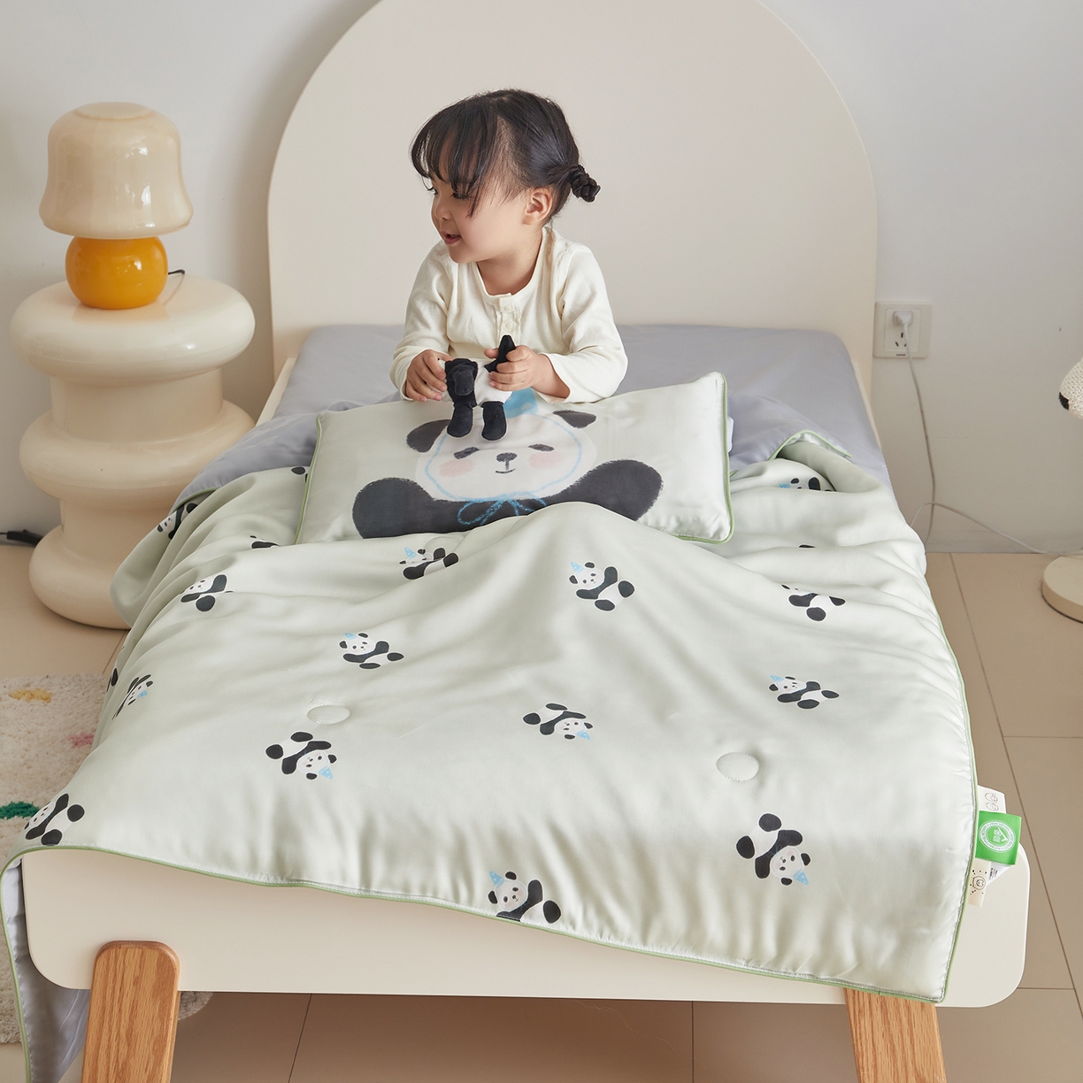 91家纺网 家纺一手货源 找家纺 荷马之梦 2026新款A类60s兰精天丝原创手绘卡通大豆纤维儿童夏被 胖达