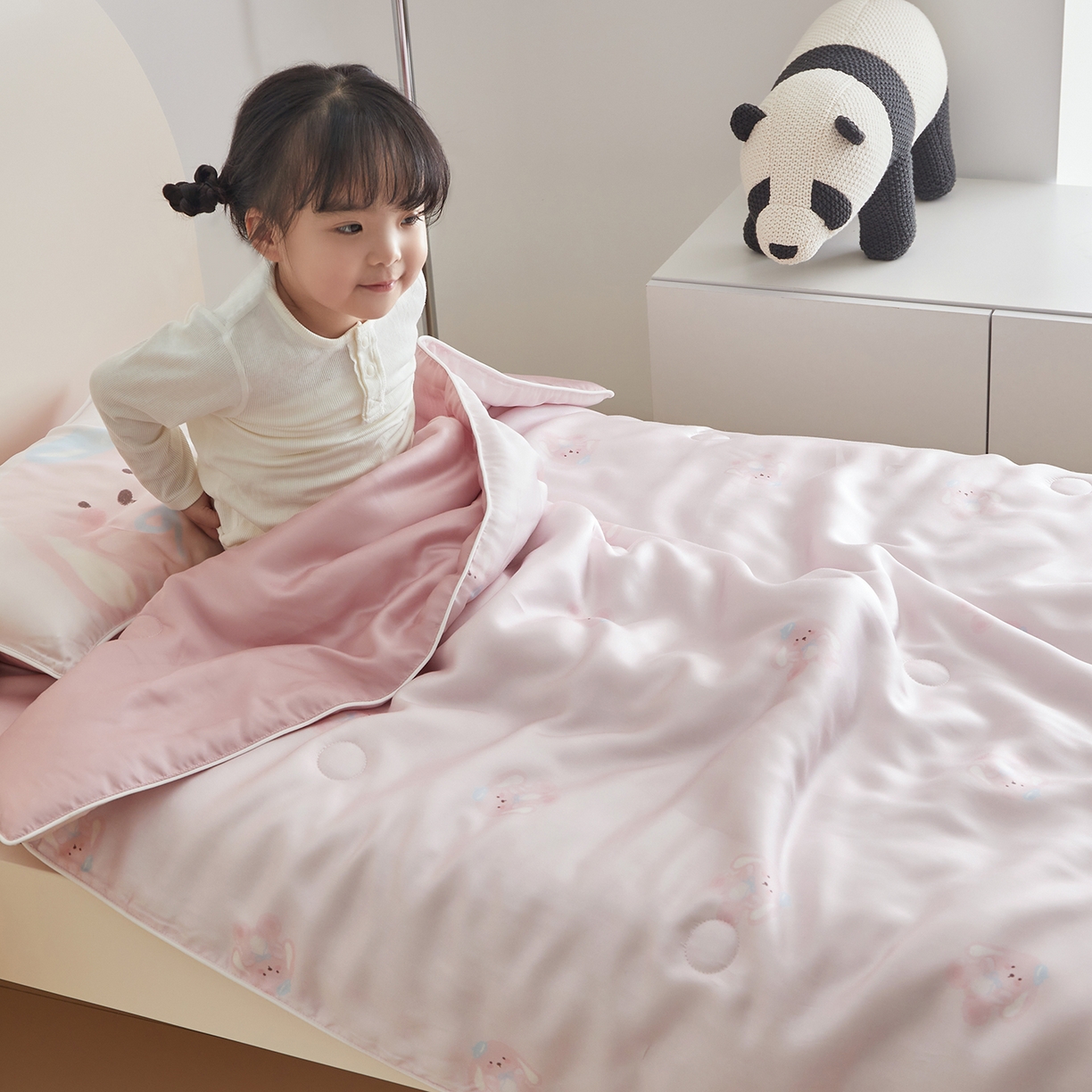 91家纺网 家纺一手货源 找家纺 荷马之梦 2026新款A类60s兰精天丝原创手绘卡通大豆纤维儿童夏被 米米兔