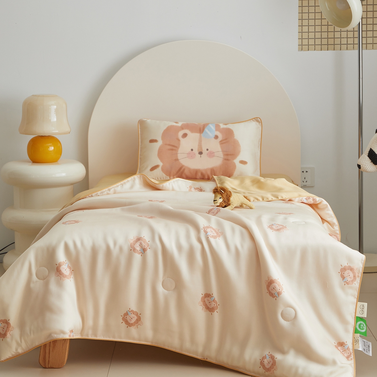 91家纺网 家纺一手货源 找家纺 荷马之梦 2026新款A类60s兰精天丝原创手绘卡通大豆纤维儿童夏被 萌小狮