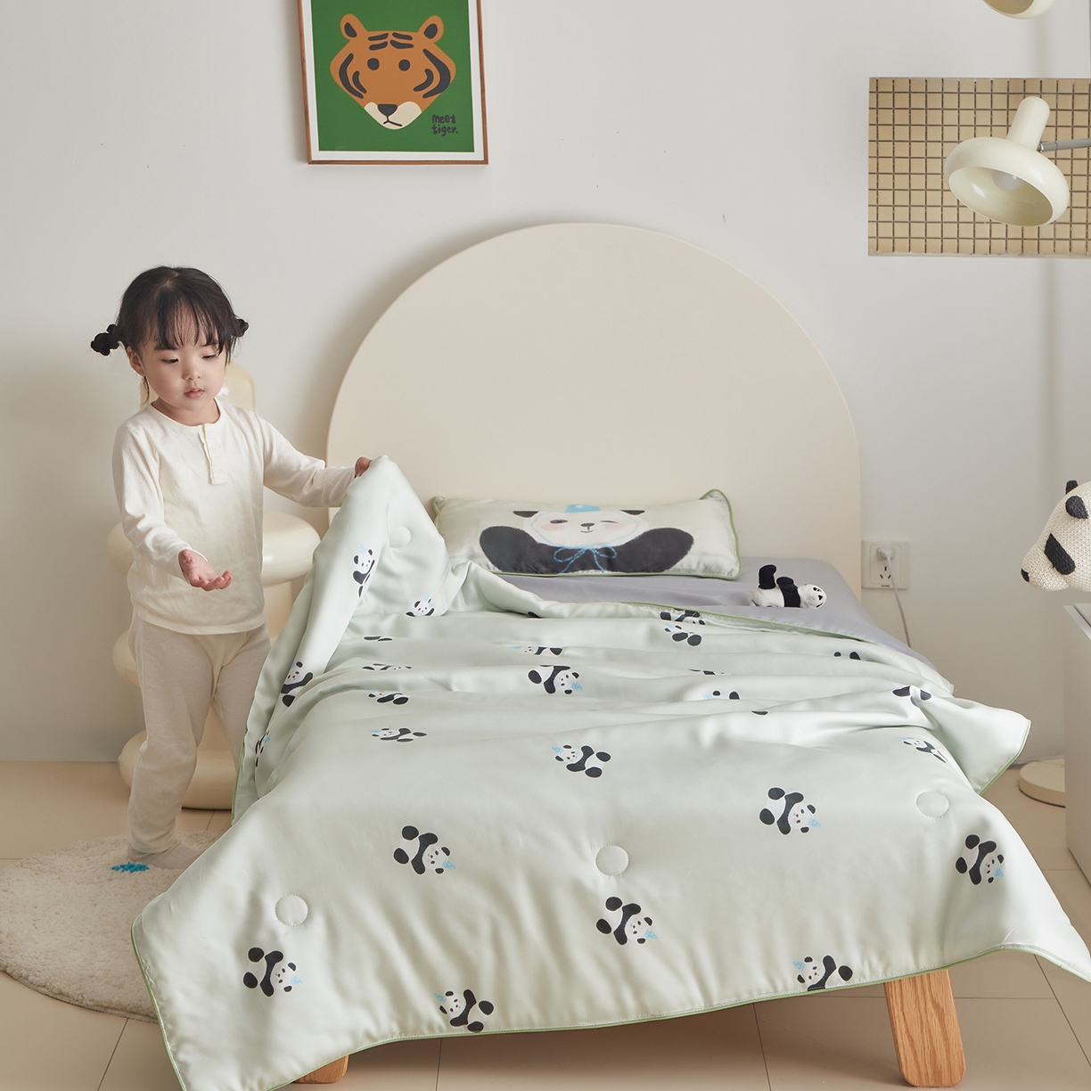 91家纺网 家纺一手货源 找家纺 荷马之梦 2026新款A类60s兰精天丝原创手绘卡通大豆纤维儿童夏被 胖达