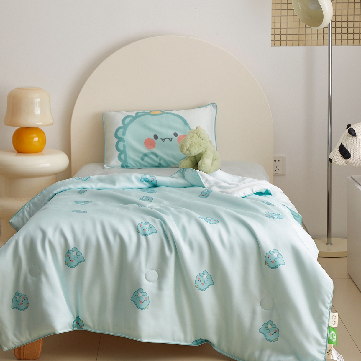 91家纺网 家纺一手货源 找家纺 荷马之梦 2026新款A类60s兰精天丝原创手绘卡通大豆纤维儿童夏被 亲亲恐龙