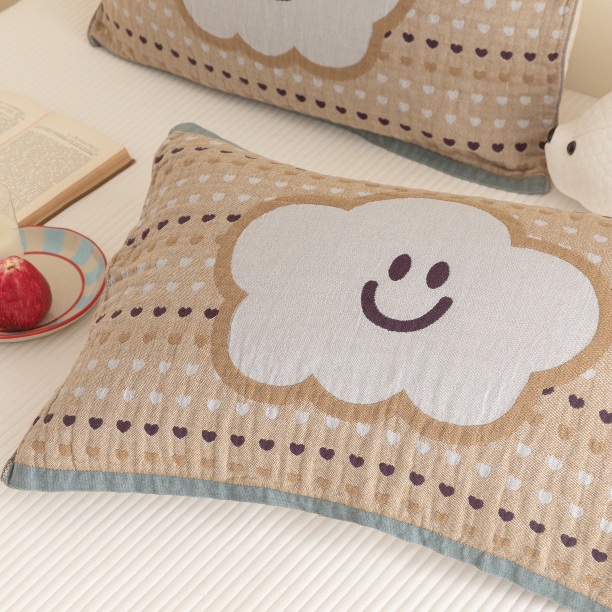 91家纺网 家纺一手货源 找家纺 乐家毛巾被（工厂自产自销） 2026新款四层色织全棉提花纱布软萌枕巾 开心云朵