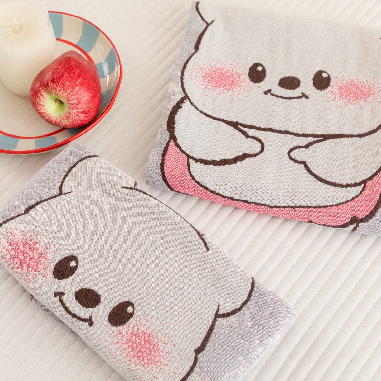 91家纺网 家纺一手货源 找家纺 乐家毛巾被（工厂自产自销） 2026新款四层色织全棉提花纱布软萌枕巾 花花小熊