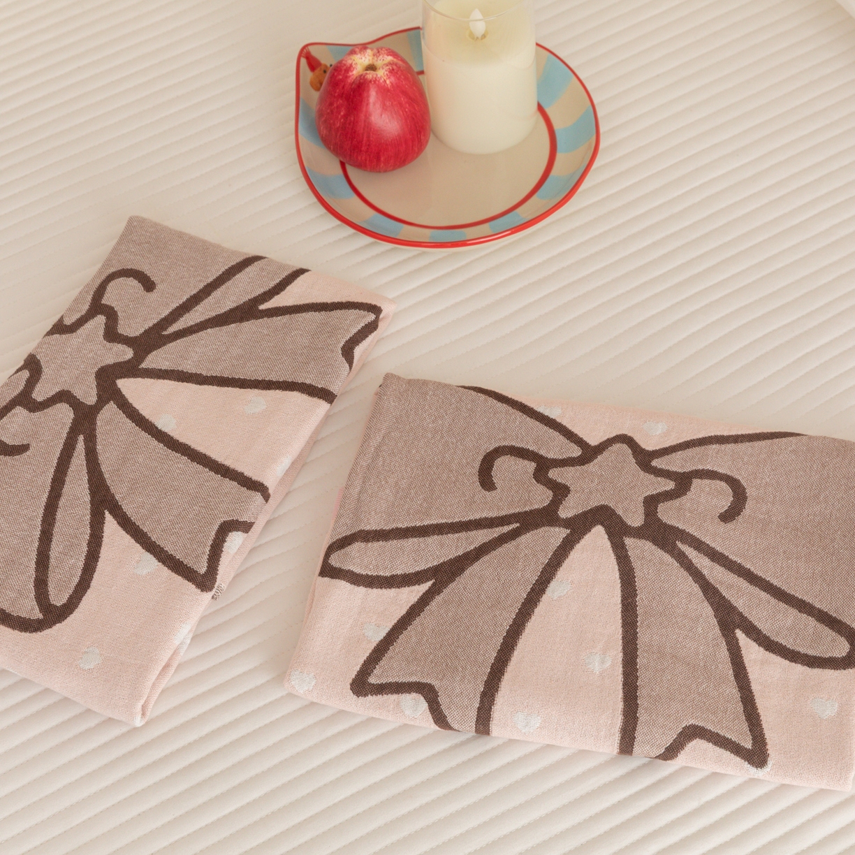 91家纺网 家纺一手货源 找家纺 乐家毛巾被（工厂自产自销） 2026新款四层色织全棉提花纱布软萌枕巾 蝴蝶结