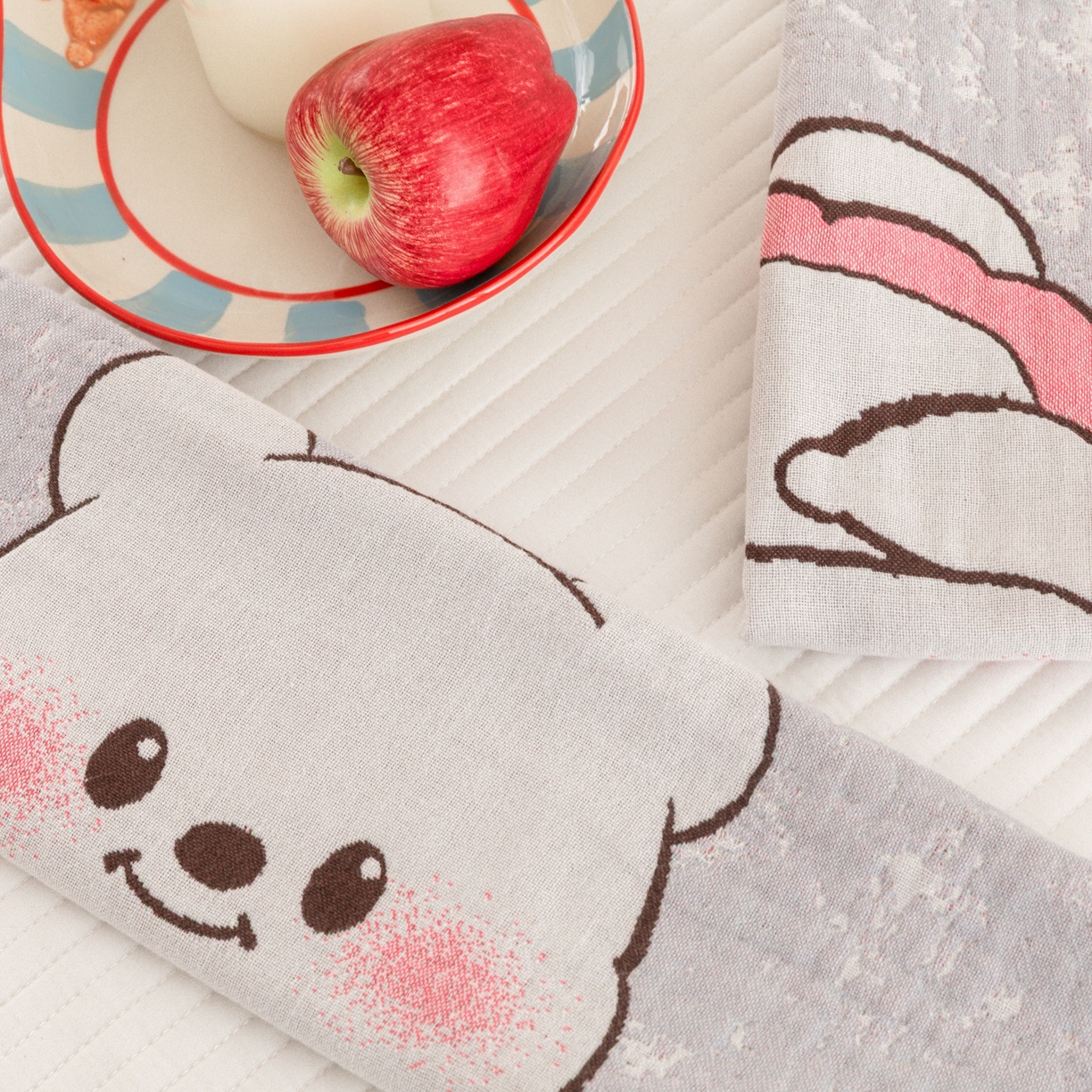 91家纺网 家纺一手货源 找家纺 乐家毛巾被（工厂自产自销） 2026新款四层色织全棉提花纱布软萌枕巾 花花小熊