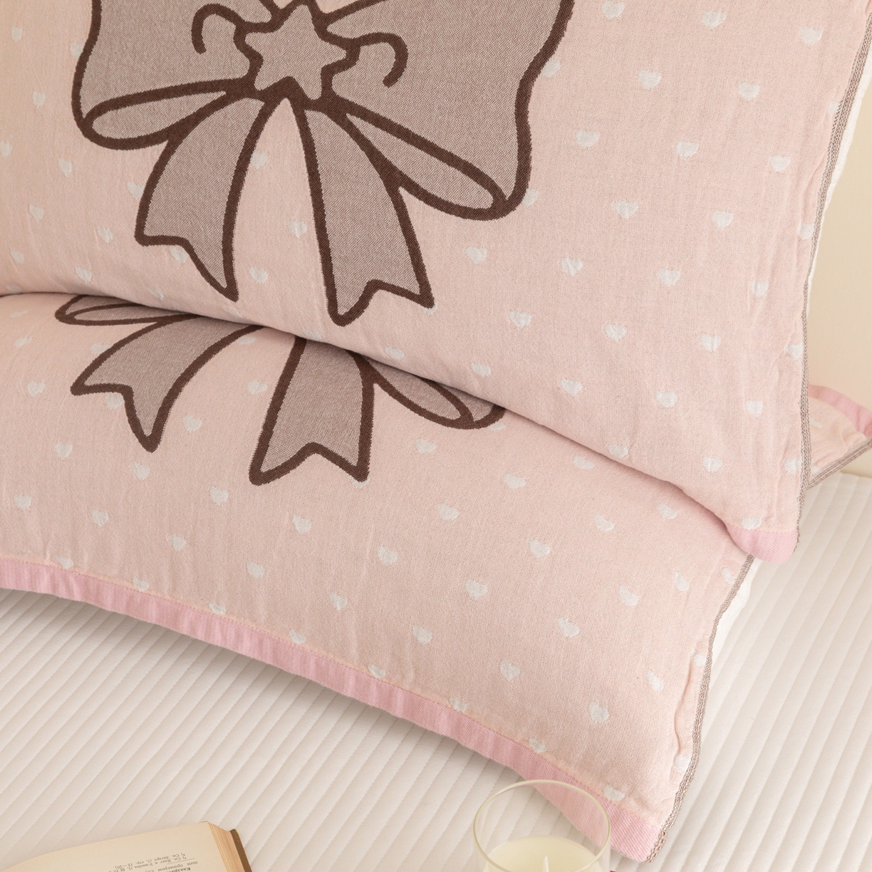 91家纺网 家纺一手货源 找家纺 乐家毛巾被（工厂自产自销） 2026新款四层色织全棉提花纱布软萌枕巾 蝴蝶结