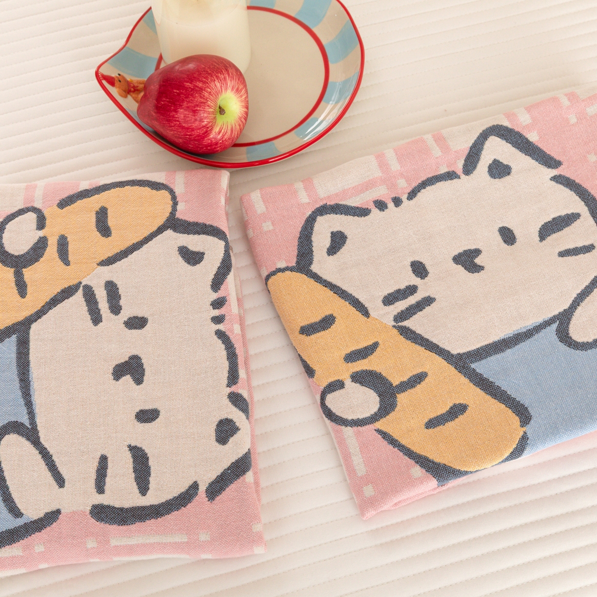 91家纺网 家纺一手货源 找家纺 乐家毛巾被（工厂自产自销） 2026新款四层色织全棉提花纱布软萌枕巾 面包小猫