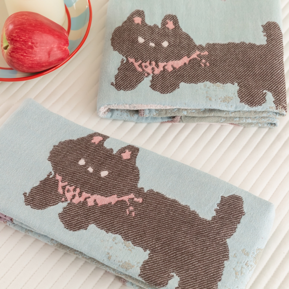 91家纺网 家纺一手货源 找家纺 乐家毛巾被（工厂自产自销） 2026新款四层色织全棉提花纱布软萌枕巾 黑猫小鱼