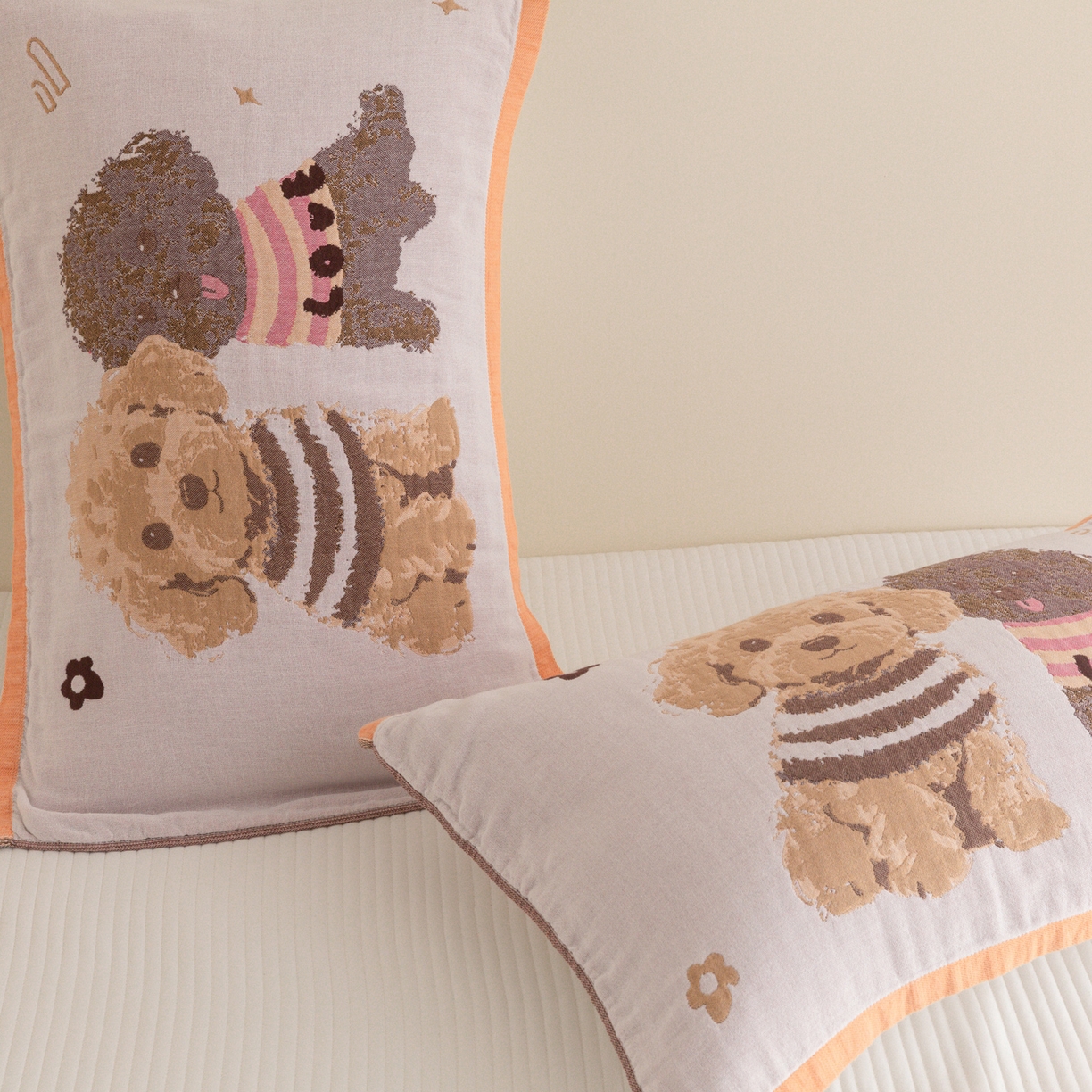 91家纺网 家纺一手货源 找家纺 乐家毛巾被（工厂自产自销） 2026新款四层色织全棉提花纱布软萌枕巾 泰迪兄弟