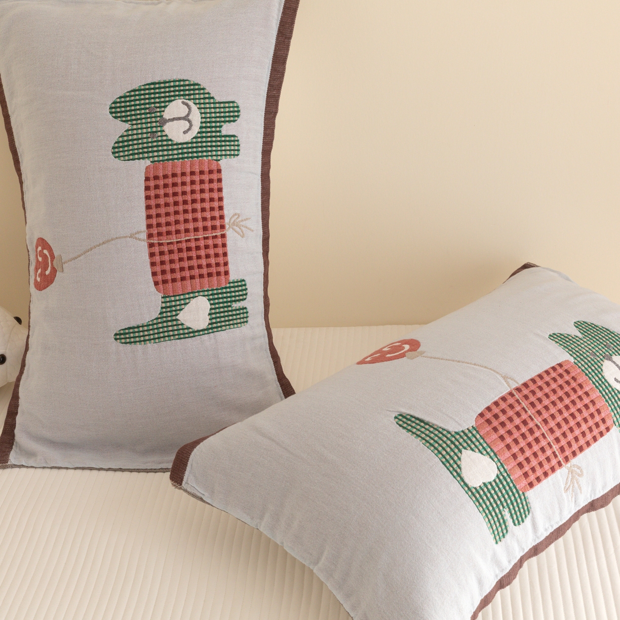 91家纺网 家纺一手货源 找家纺 乐家毛巾被（工厂自产自销） 2026新款四层色织全棉提花纱布软萌枕巾 气球小熊