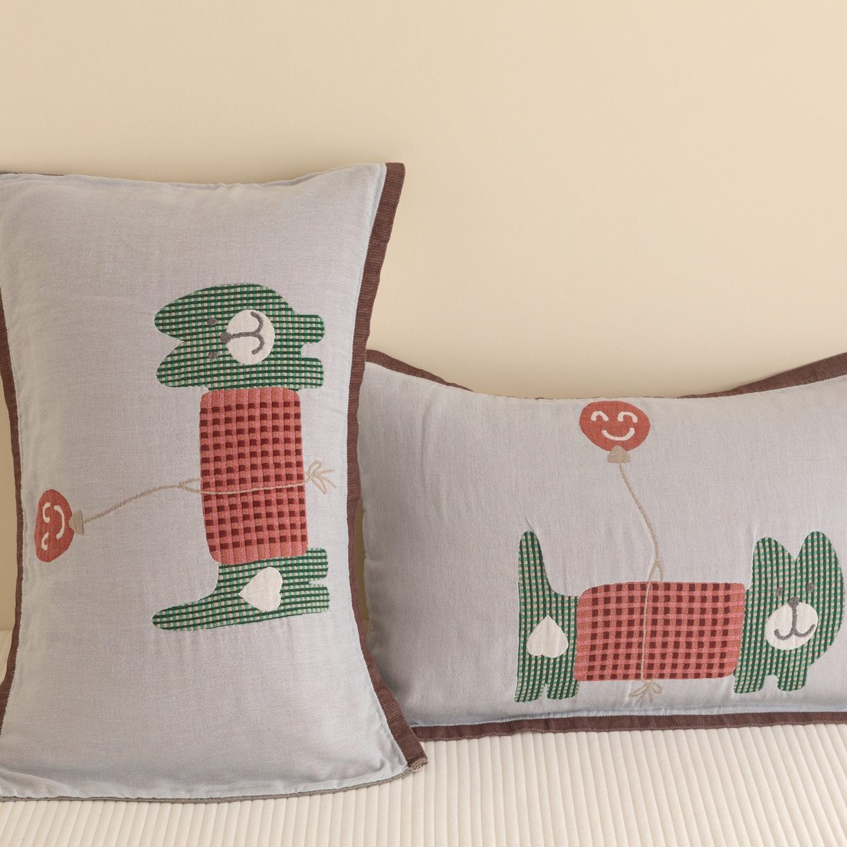 91家纺网 家纺一手货源 找家纺 乐家毛巾被（工厂自产自销） 2026新款四层色织全棉提花纱布软萌枕巾 气球小熊