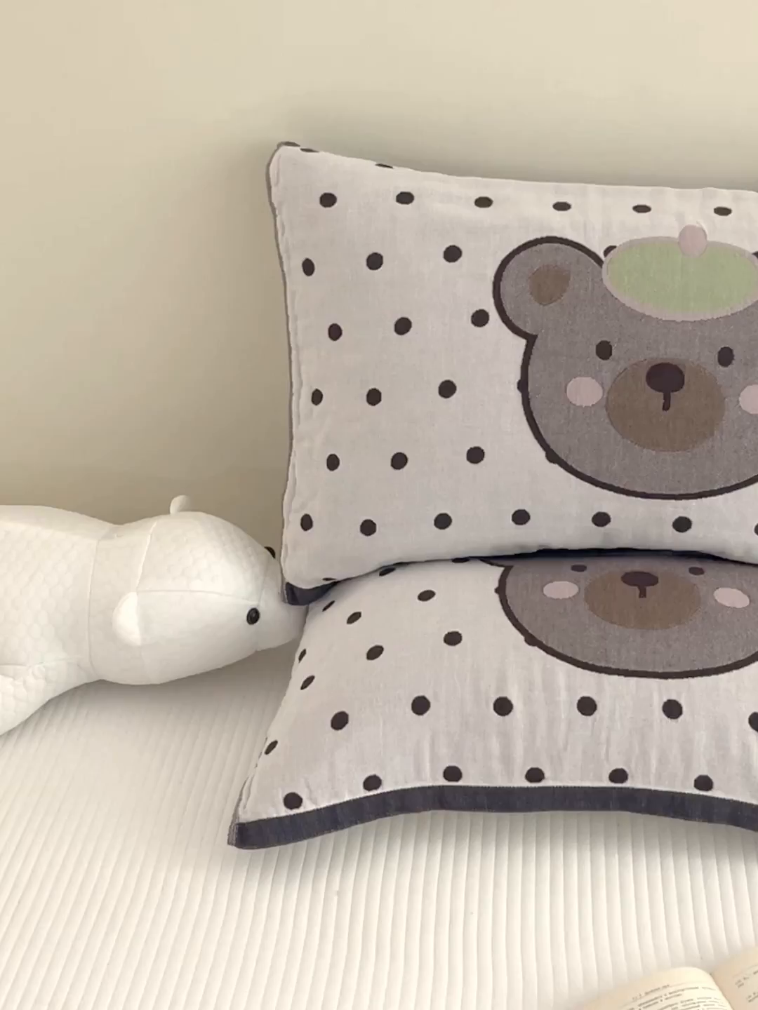 91家纺网 家纺一手货源 找家纺 乐家毛巾被（工厂自产自销） 2026新款四层色织全棉提花纱布软萌枕巾 帽子熊