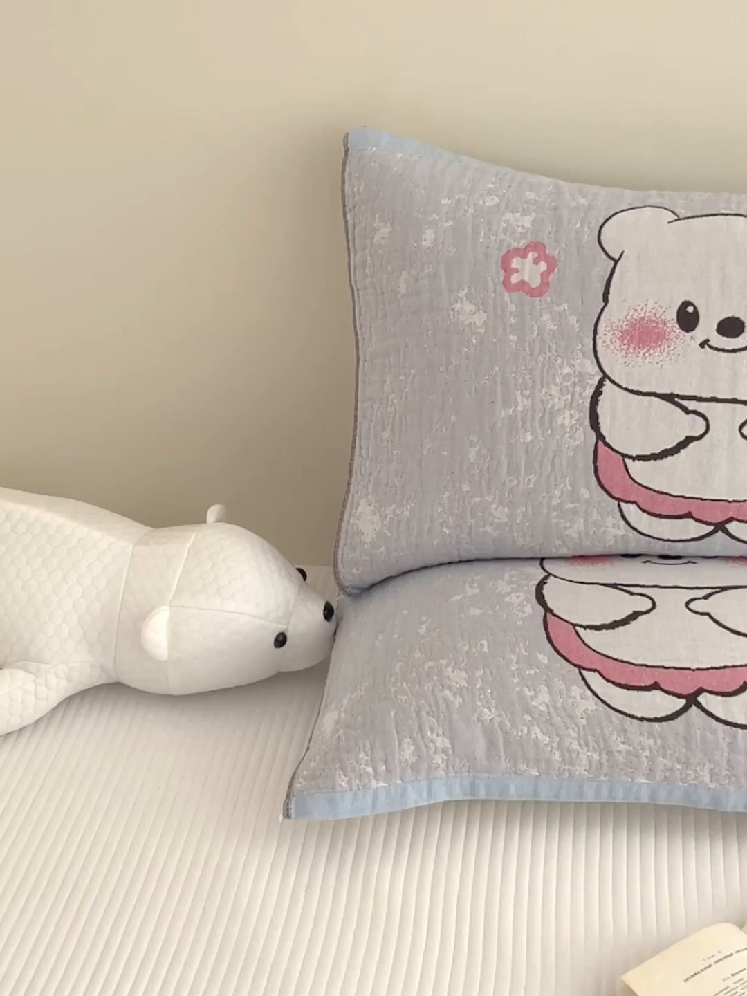 91家纺网 家纺一手货源 找家纺 乐家毛巾被（工厂自产自销） 2026新款四层色织全棉提花纱布软萌枕巾 花花小熊