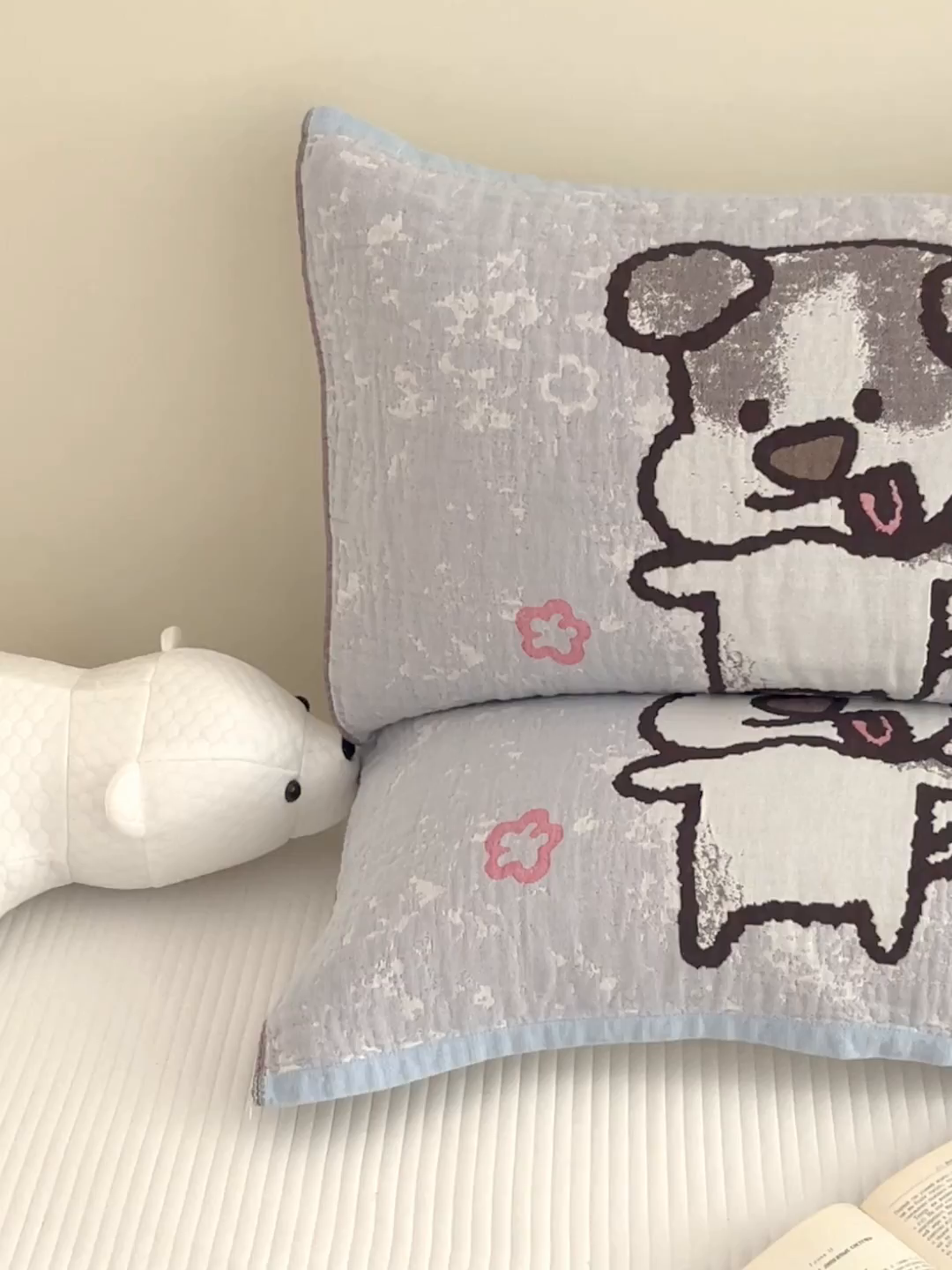 91家纺网 家纺一手货源 找家纺 乐家毛巾被（工厂自产自销） 2026新款四层色织全棉提花纱布软萌枕巾 调皮小狗