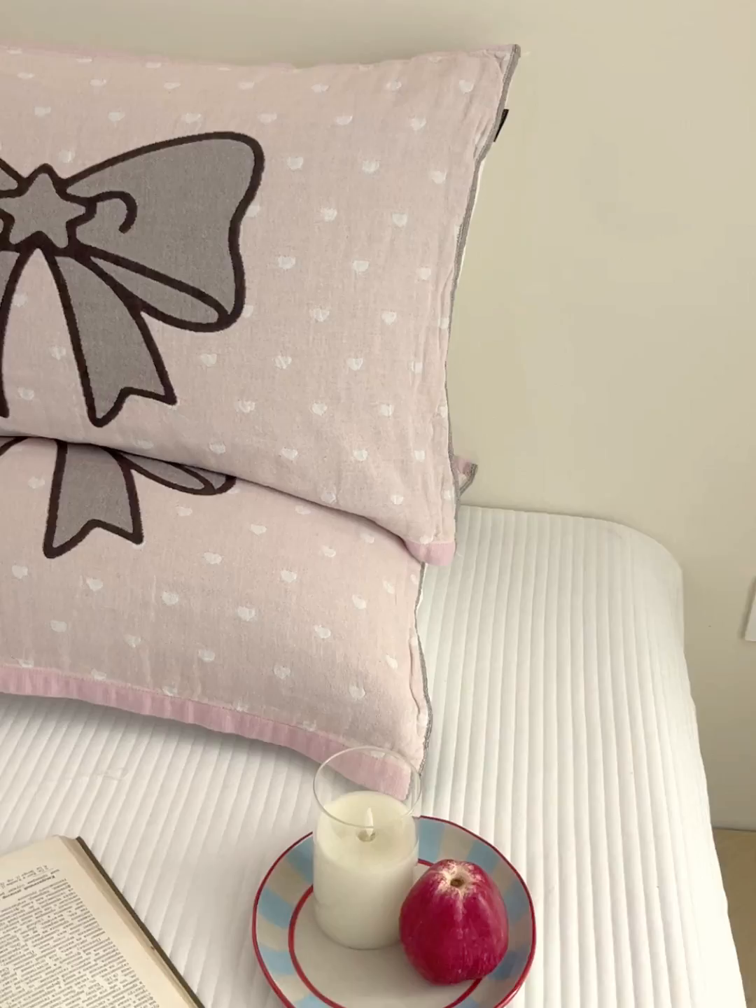 91家纺网 家纺一手货源 找家纺 乐家毛巾被（工厂自产自销） 2026新款四层色织全棉提花纱布软萌枕巾 蝴蝶结