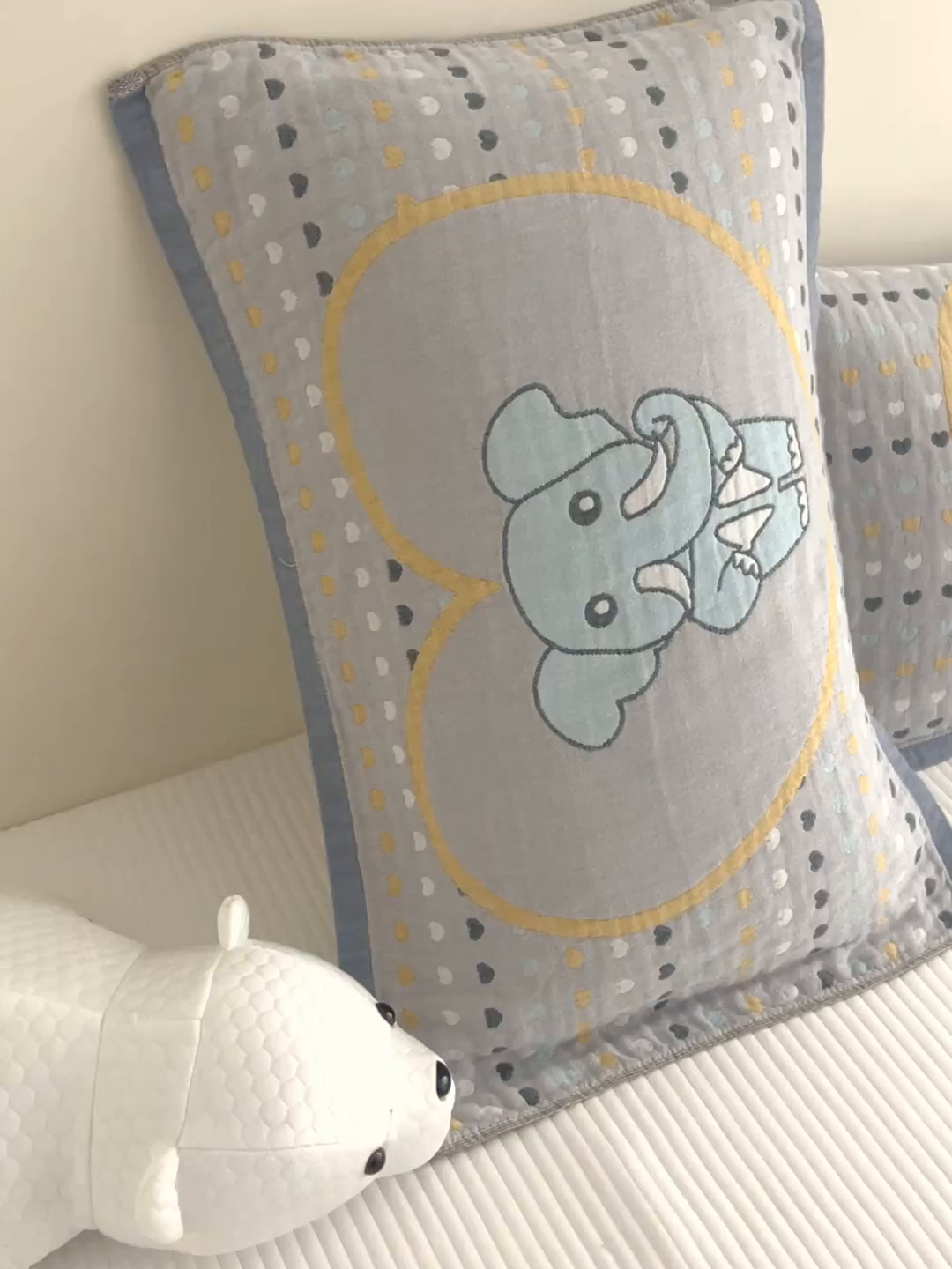 91家纺网 家纺一手货源 找家纺 乐家毛巾被（工厂自产自销） 2026新款四层色织全棉提花纱布软萌枕巾 长鼻象