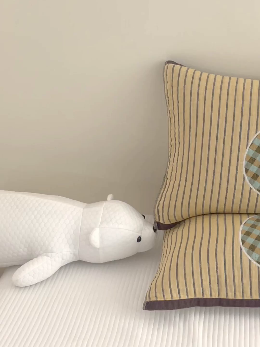 91家纺网 家纺一手货源 找家纺 乐家毛巾被（工厂自产自销） 2026新款四层色织全棉提花纱布软萌枕巾 条纹鸭梨