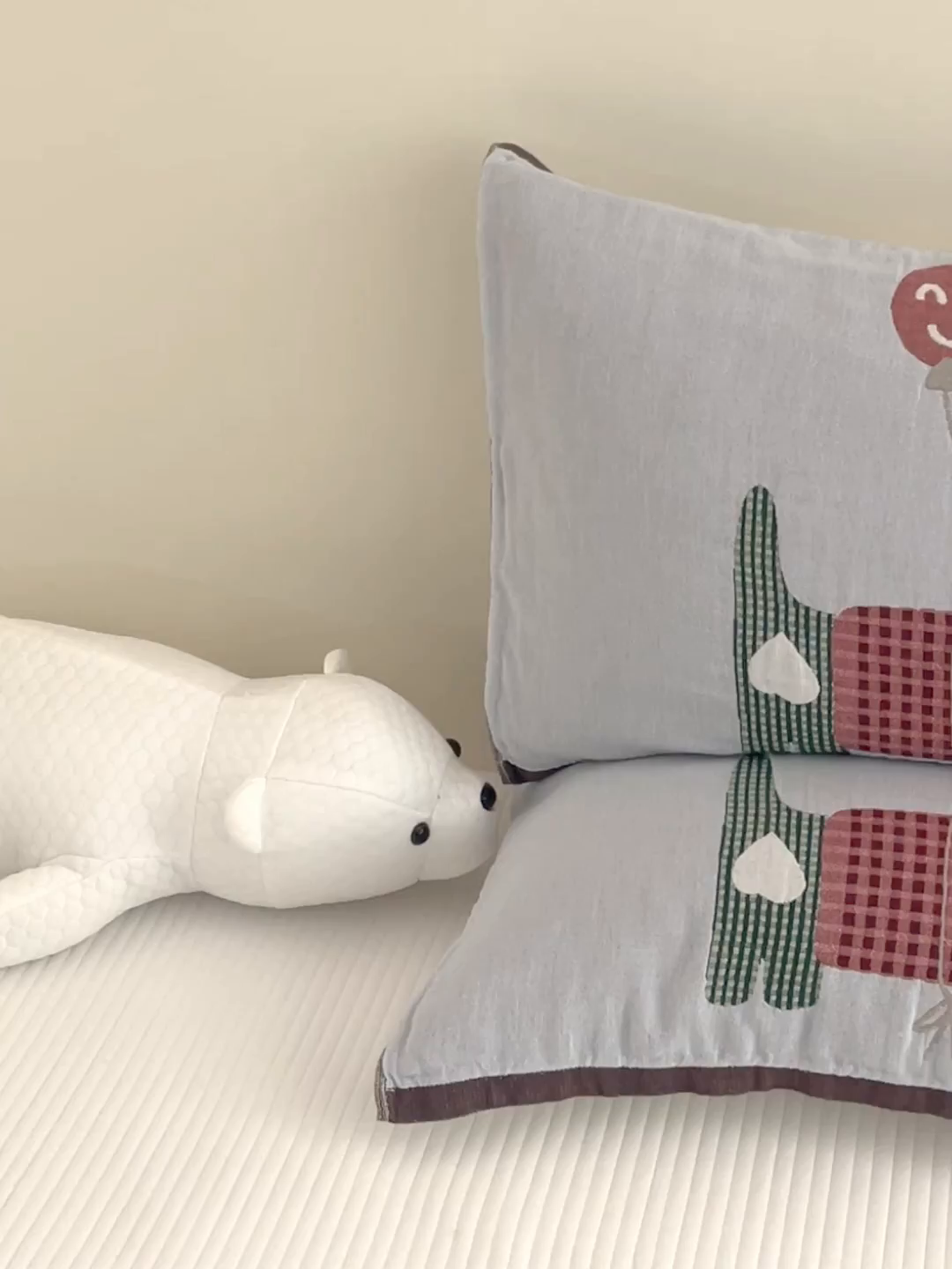 91家纺网 家纺一手货源 找家纺 乐家毛巾被（工厂自产自销） 2026新款四层色织全棉提花纱布软萌枕巾 气球小熊