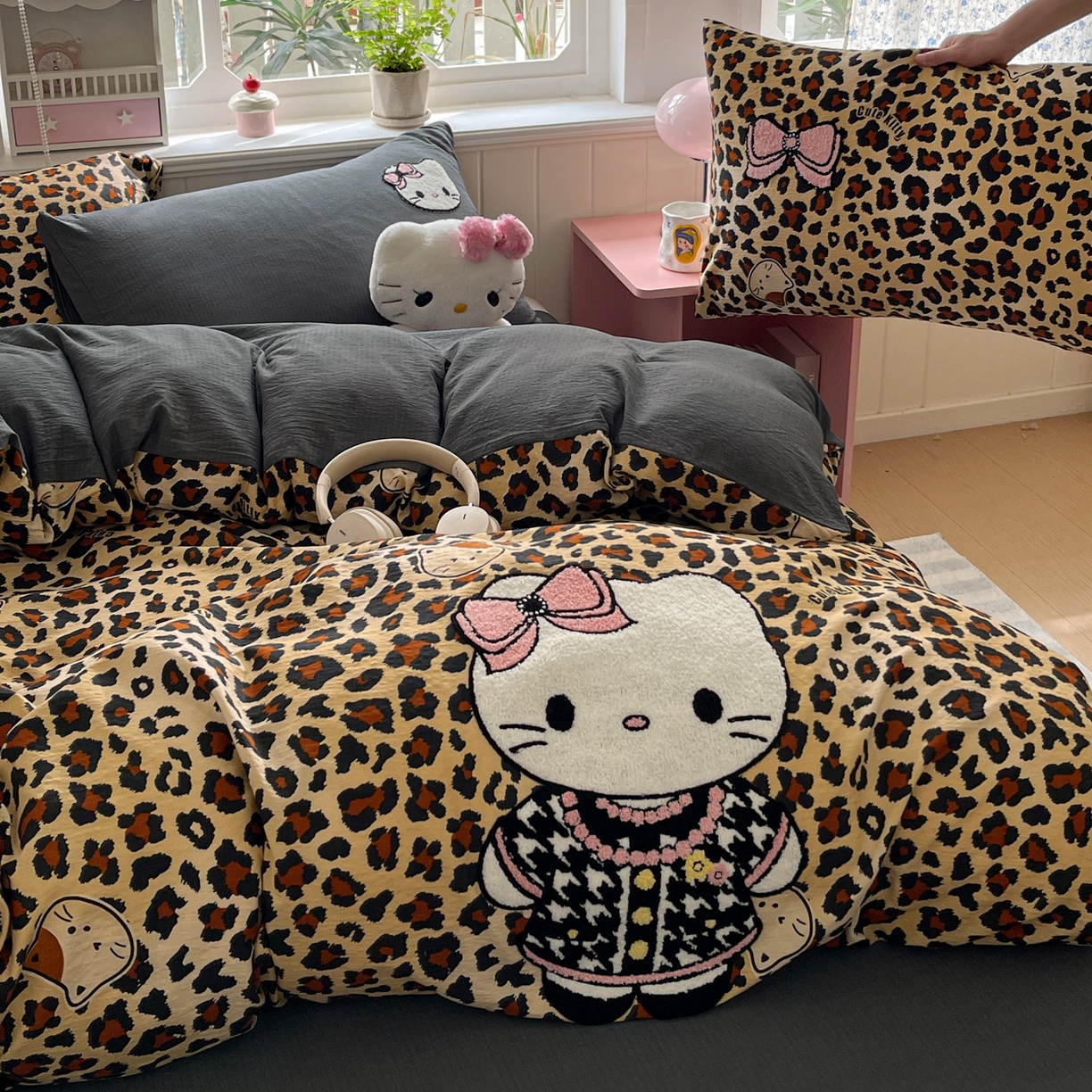 91家纺网 家纺一手货源 找家纺 （总）花伞家居 2026新款皱皱纱毛巾绣豹纹喵四件套含买家秀