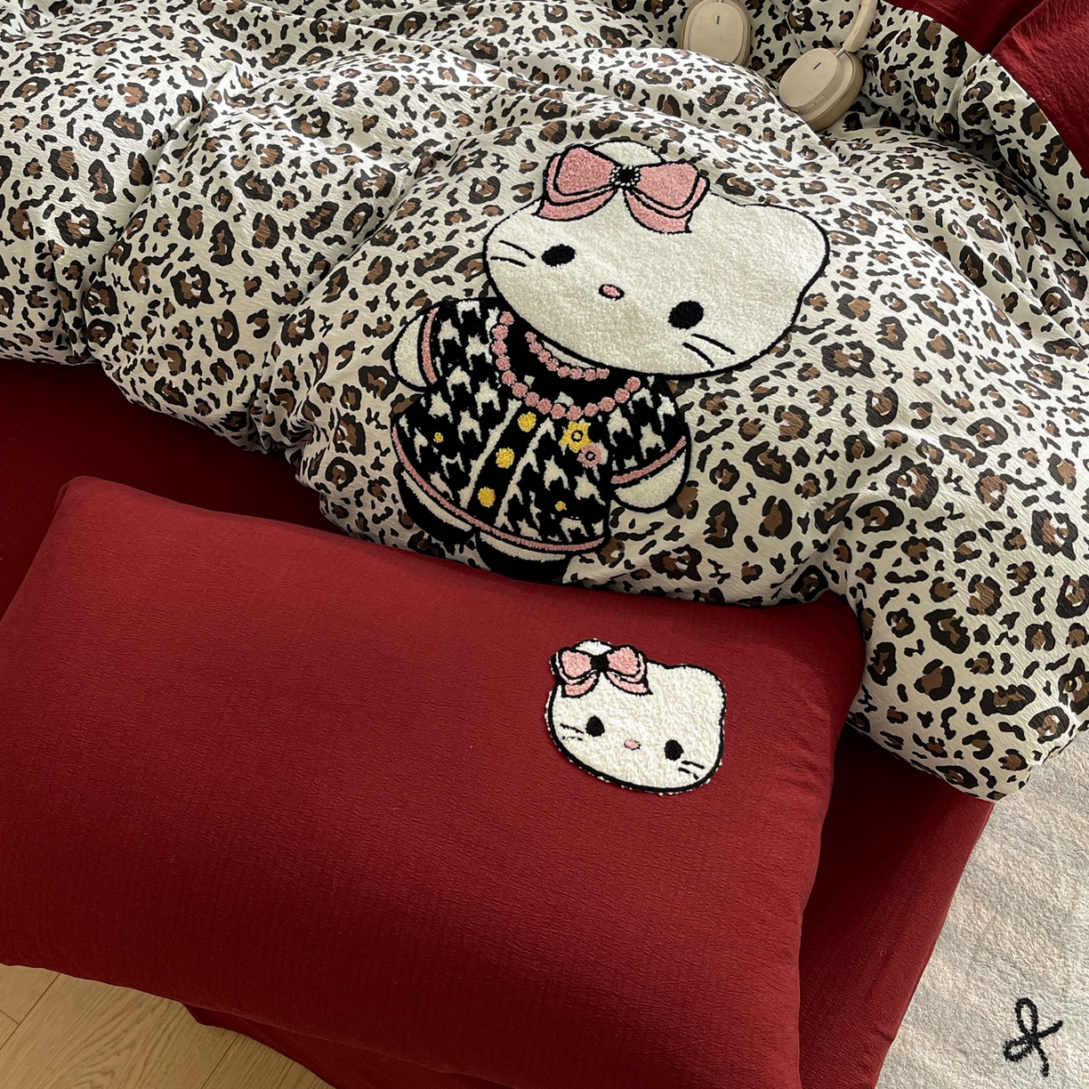 91家纺网 家纺一手货源 找家纺 花伞家居 2026新款皱皱纱毛巾绣豹纹喵四件套含买家秀 小香猫-卡其豹纹