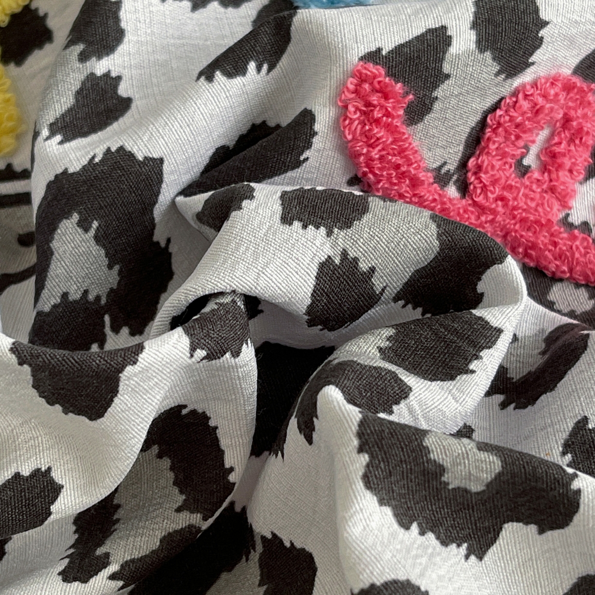 91家纺网 家纺一手货源 找家纺 花伞家居 2026新款皱皱纱毛巾绣豹纹喵四件套含买家秀 星星猫-灰豹纹