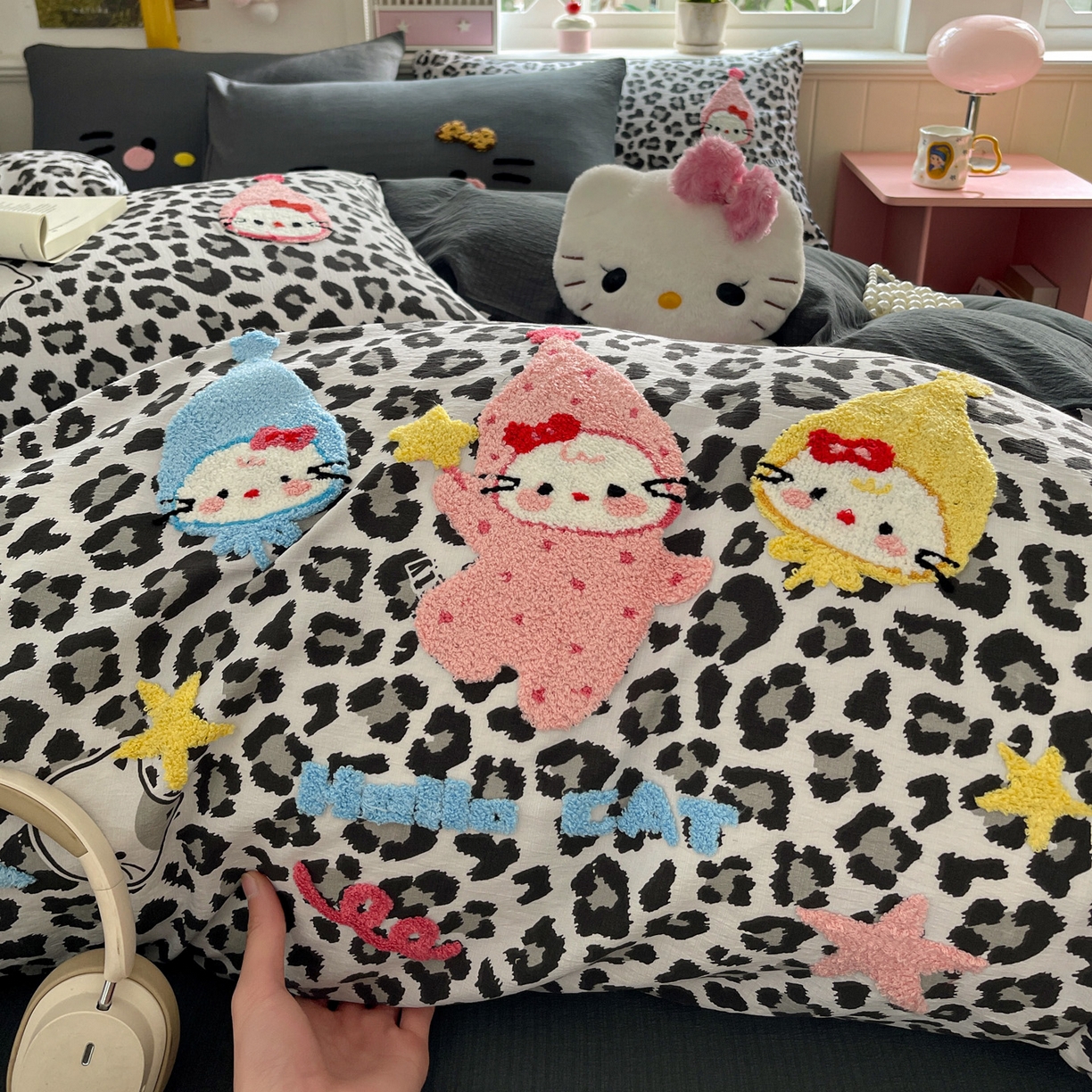 91家纺网 家纺一手货源 找家纺 花伞家居 2026新款皱皱纱毛巾绣豹纹喵四件套含买家秀 星星猫-灰豹纹
