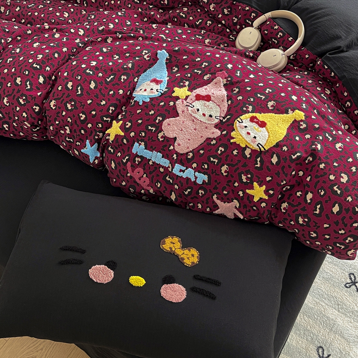 91家纺网 家纺一手货源 找家纺 花伞家居 2026新款皱皱纱毛巾绣豹纹喵四件套含买家秀 星星猫-热情豹纹