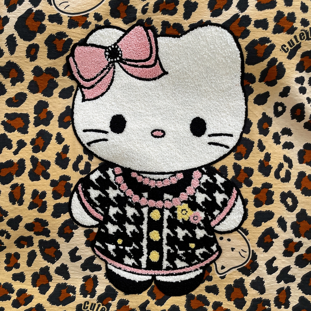 91家纺网 家纺一手货源 找家纺 花伞家居 2026新款皱皱纱毛巾绣豹纹喵四件套含买家秀 小香猫-黄豹纹