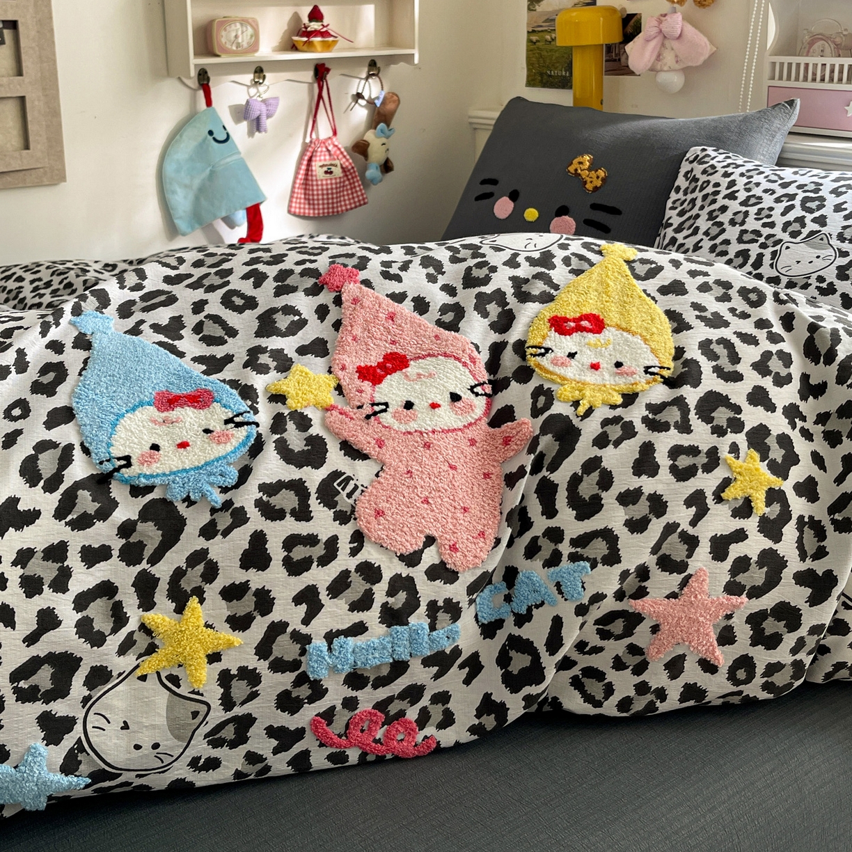 91家纺网 家纺一手货源 找家纺 花伞家居 2026新款皱皱纱毛巾绣豹纹喵四件套含买家秀 星星猫-灰豹纹