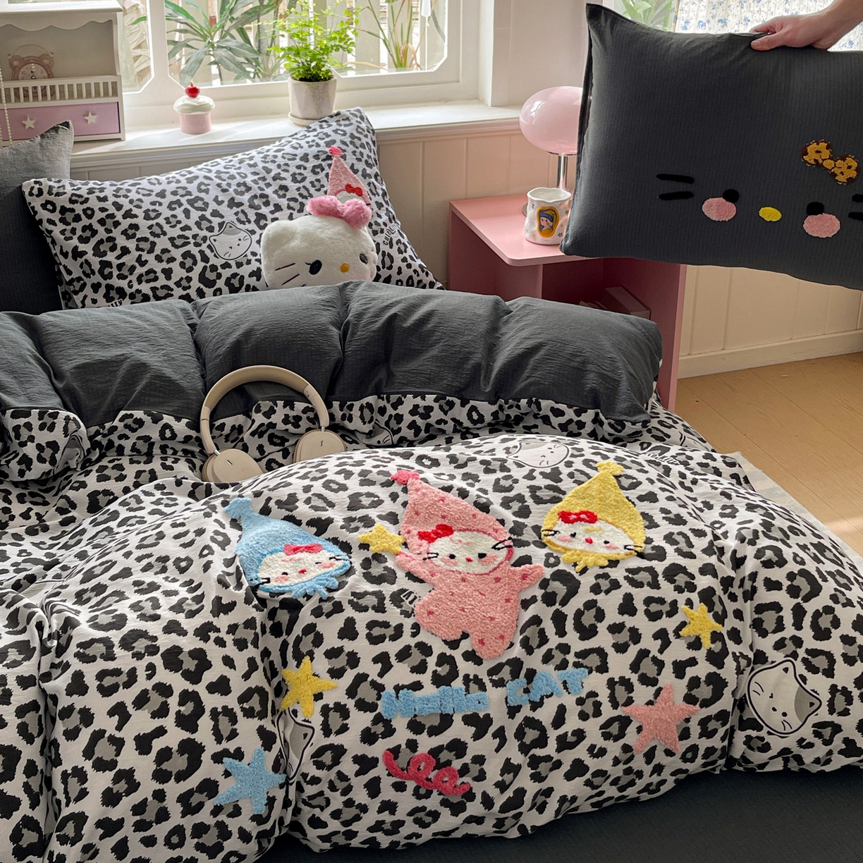 91家纺网 家纺一手货源 找家纺 花伞家居 2026新款皱皱纱毛巾绣豹纹喵四件套含买家秀 星星猫-灰豹纹