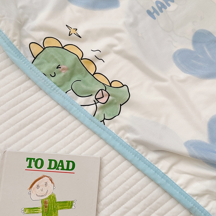 91家纺网 家纺一手货源 找家纺 嗨生活 2026新款婴儿裸睡级凉感幼儿园夏被儿童夏被夏凉被空调被直播微商电商好货推荐产品 爱心恐龙