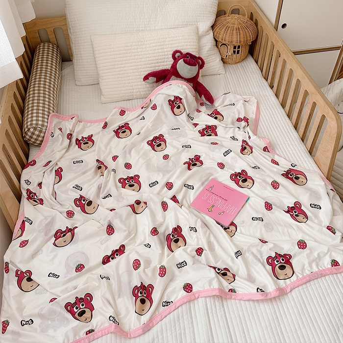 91家纺网 家纺一手货源 找家纺 嗨生活 2026新款婴儿裸睡级凉感幼儿园夏被儿童夏被夏凉被空调被直播微商电商好货推荐产品 草莓熊