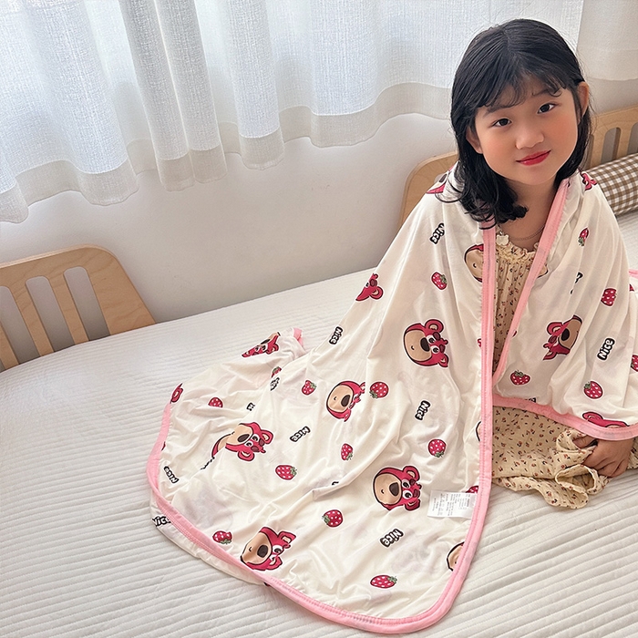 91家纺网 家纺一手货源 找家纺 嗨生活 2026新款婴儿裸睡级凉感幼儿园夏被儿童夏被夏凉被空调被直播微商电商好货推荐产品 草莓熊