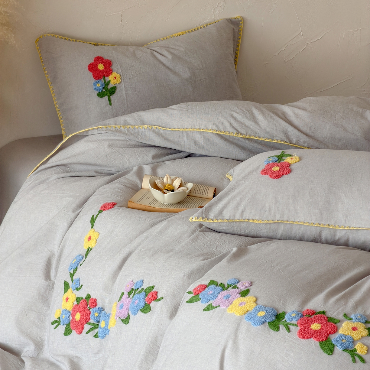 91家纺网 家纺一手货源 找家纺 淑女公社家纺 2026春夏新款贝壳边毛巾绣花棉麻四件套-花甸私语 花甸私语 麻灰