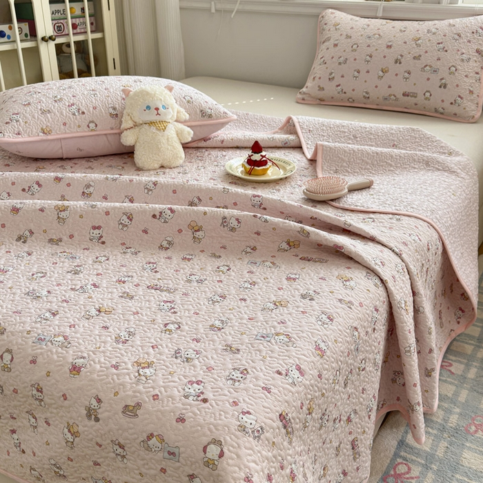 91家纺网 家纺一手货源 找家纺 绵庭家纺 2026新款全棉印花夹棉床盖三件套 凯蒂软糖-粉