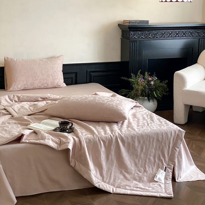 91家纺网 家纺一手货源 找家纺 宜代光年 2026新款60S全棉厚织提花夏被夏凉被空调被 夏被-朵朵-浅粉