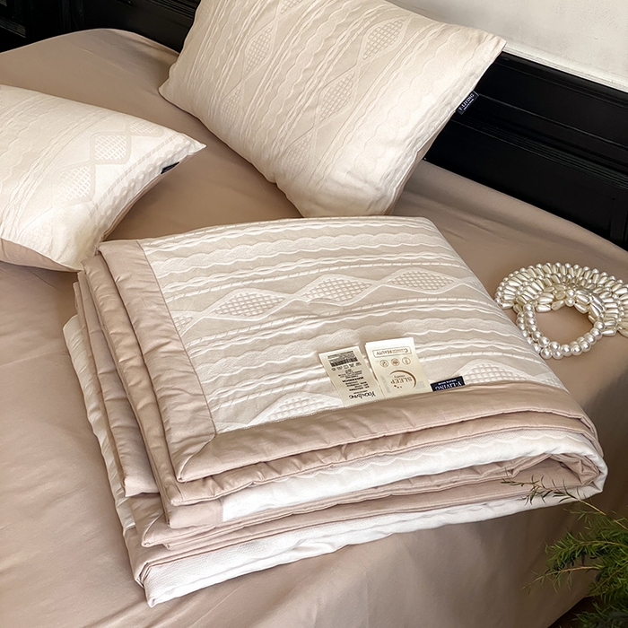 91家纺网 家纺一手货源 找家纺 宜代光年 2026新款60S全棉厚织提花夏被夏凉被空调被 夏被-阳光少年-奶白