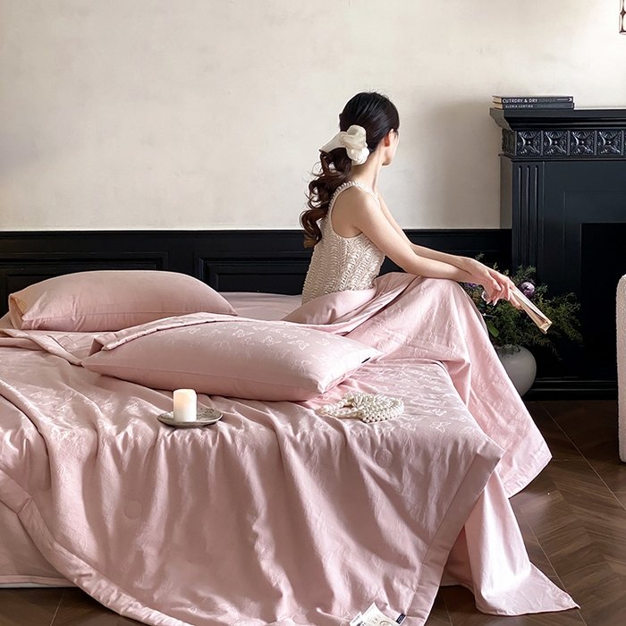 91家纺网 家纺一手货源 找家纺 宜代光年 2026新款60S全棉厚织提花夏被夏凉被空调被 夏被-蝶梦悠悠-浅粉