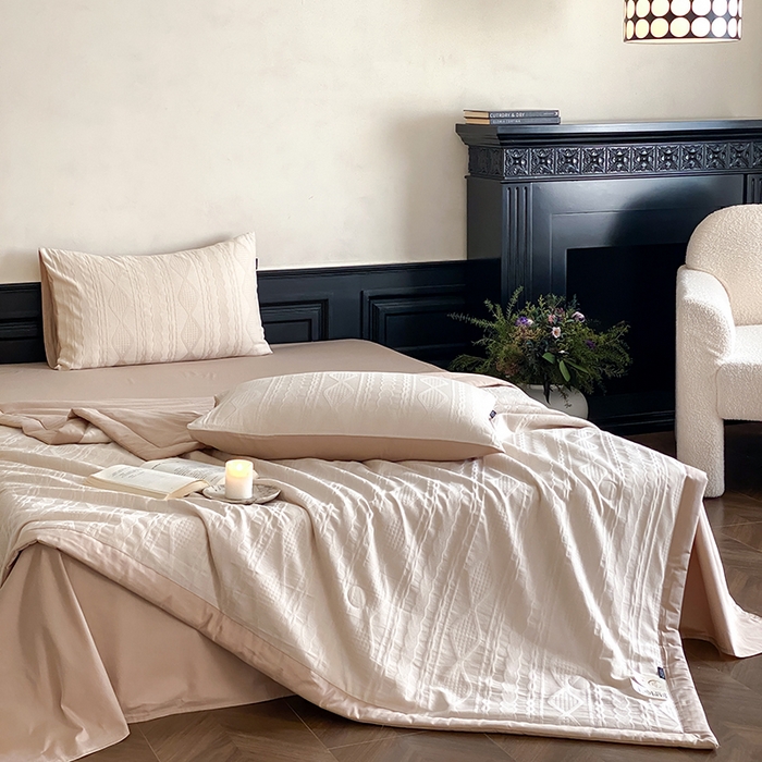 91家纺网 家纺一手货源 找家纺 宜代光年 2026新款60S全棉厚织提花夏被夏凉被空调被 夏被-阳光少年-奶白