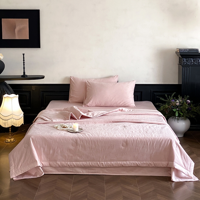 91家纺网 家纺一手货源 找家纺 宜代光年 2026新款60S全棉厚织提花夏被夏凉被空调被 夏被-蝶梦悠悠-浅粉