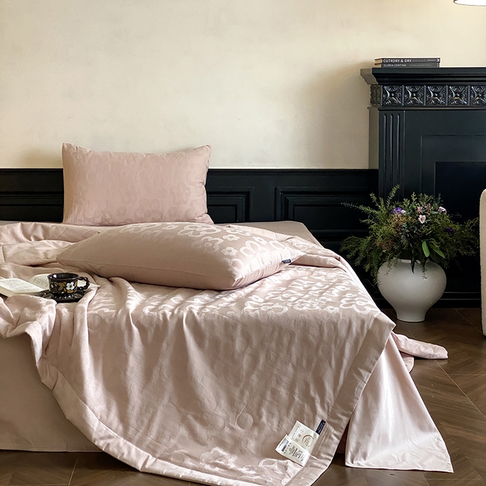 91家纺网 家纺一手货源 找家纺 宜代光年 2026新款60S全棉厚织提花夏被夏凉被空调被 夏被-朵朵-浅粉