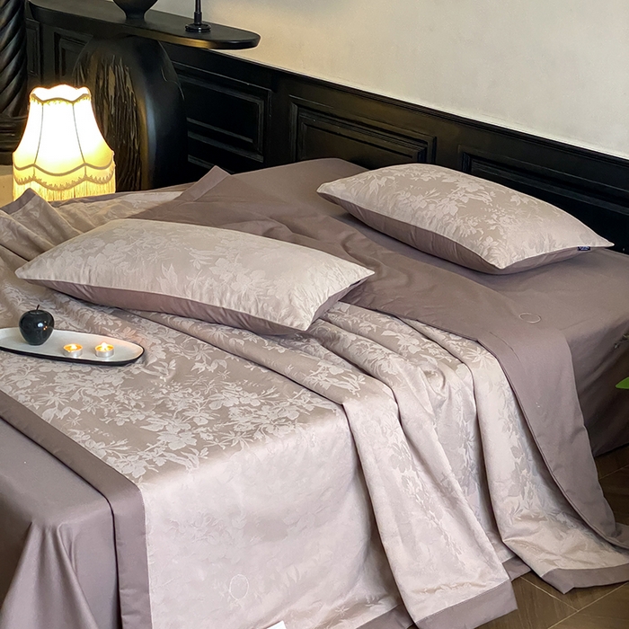 91家纺网 家纺一手货源 找家纺 宜代光年 2026新款60S全棉厚织提花夏被夏凉被空调被 夏被-暗香疏影-浅咖