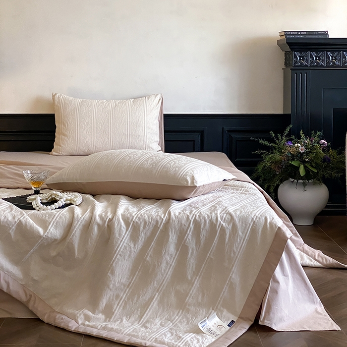 91家纺网 家纺一手货源 找家纺 宜代光年 2026新款60S全棉厚织提花夏被夏凉被空调被 夏被-森蔓-奶白