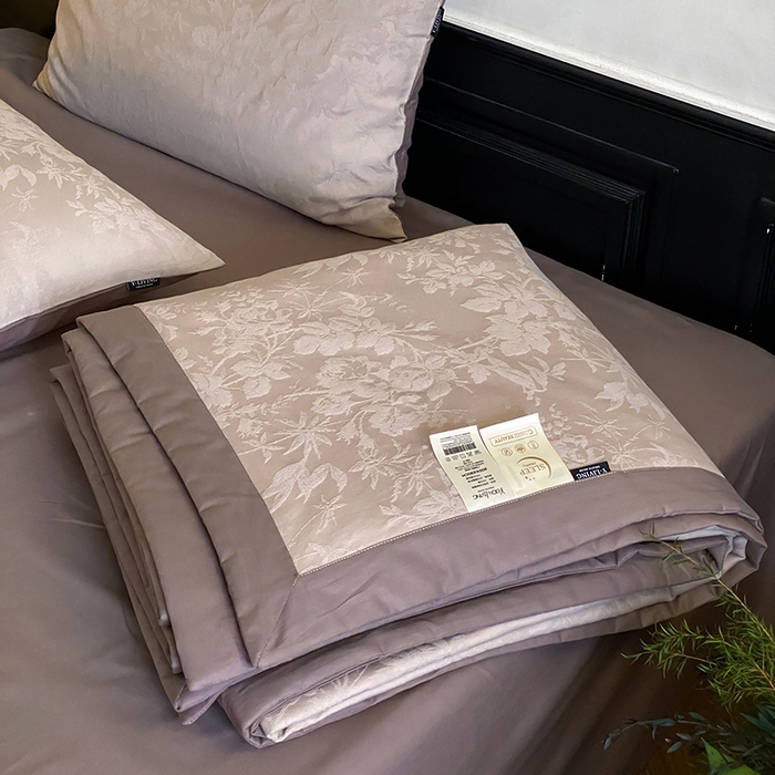 91家纺网 家纺一手货源 找家纺 宜代光年 2026新款60S全棉厚织提花夏被夏凉被空调被 夏被-暗香疏影-浅咖